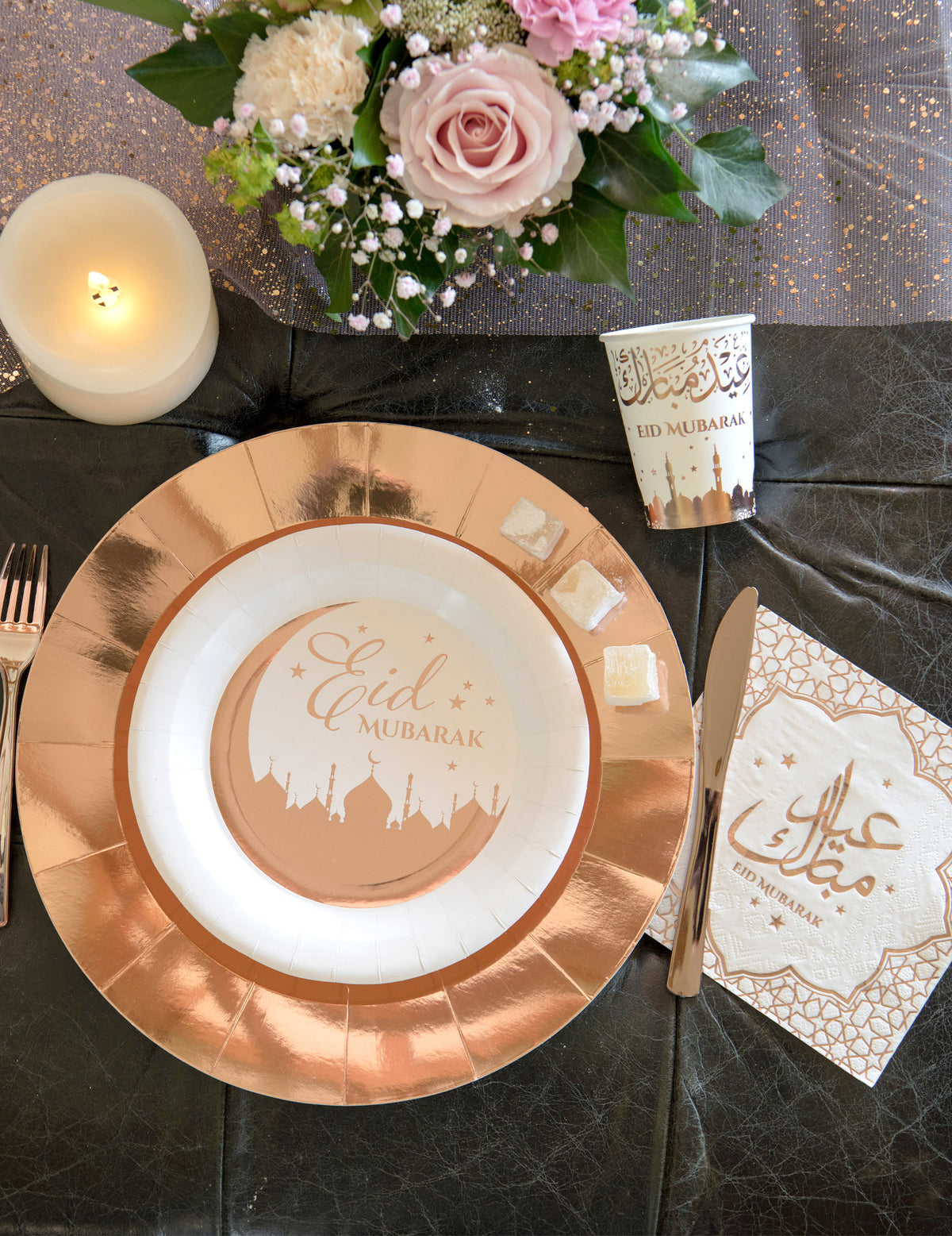 Mise en situation de table des assiettes en carton Eid Mubarak