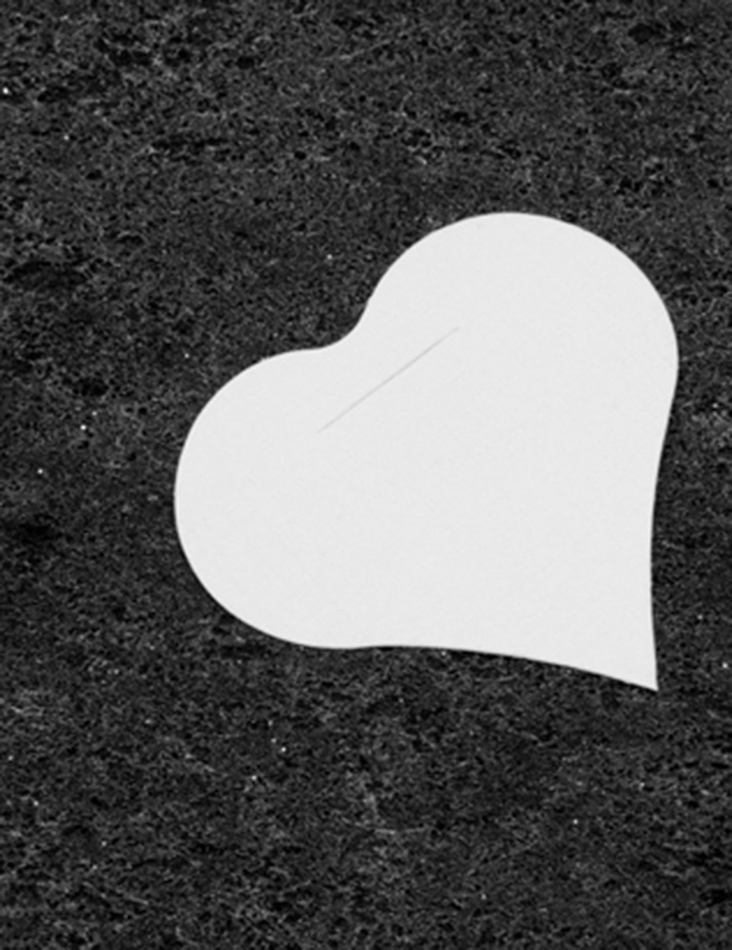 10 etichete inimioare albe 5 x 4,5 cm cu decupaj pentru panglică