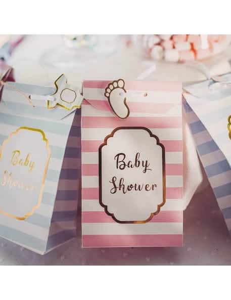Prim-plan pe etichetele mică minune pentru baby shower roz și auriu cu panglici