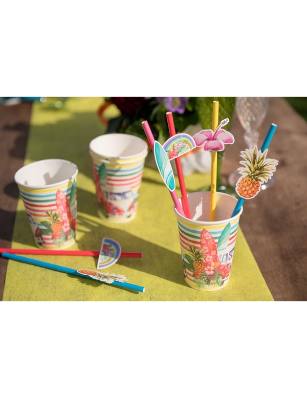 Mise en situation avec pailles décoratives du gobelet en carton Aloha