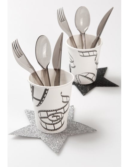 Aranjament cu tacâmuri și suporturi pentru pahare cu stele al canopei de carton cinema