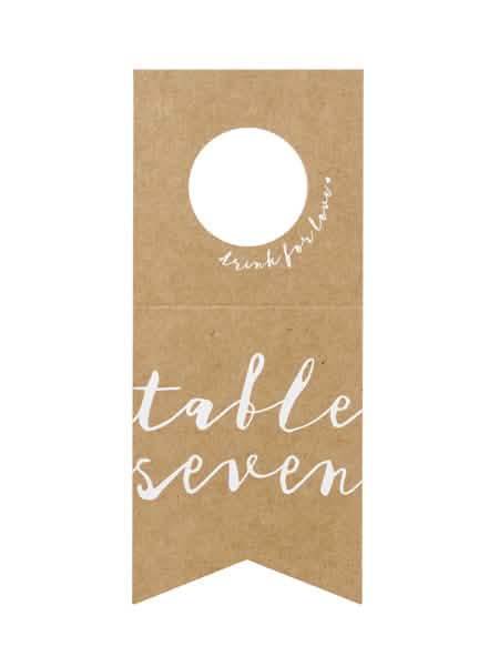 Détail du numéro sept du marque table pour bouteilles pour fête kraft et blanc