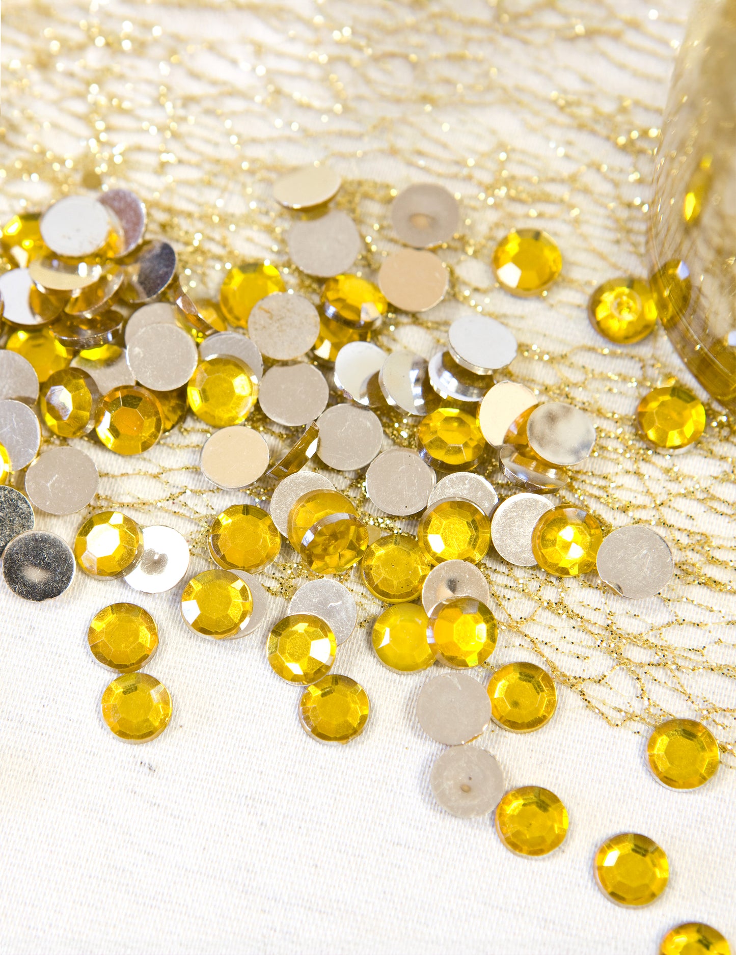 100 de confetti mici de masă rotundă de aur 0,6 cm