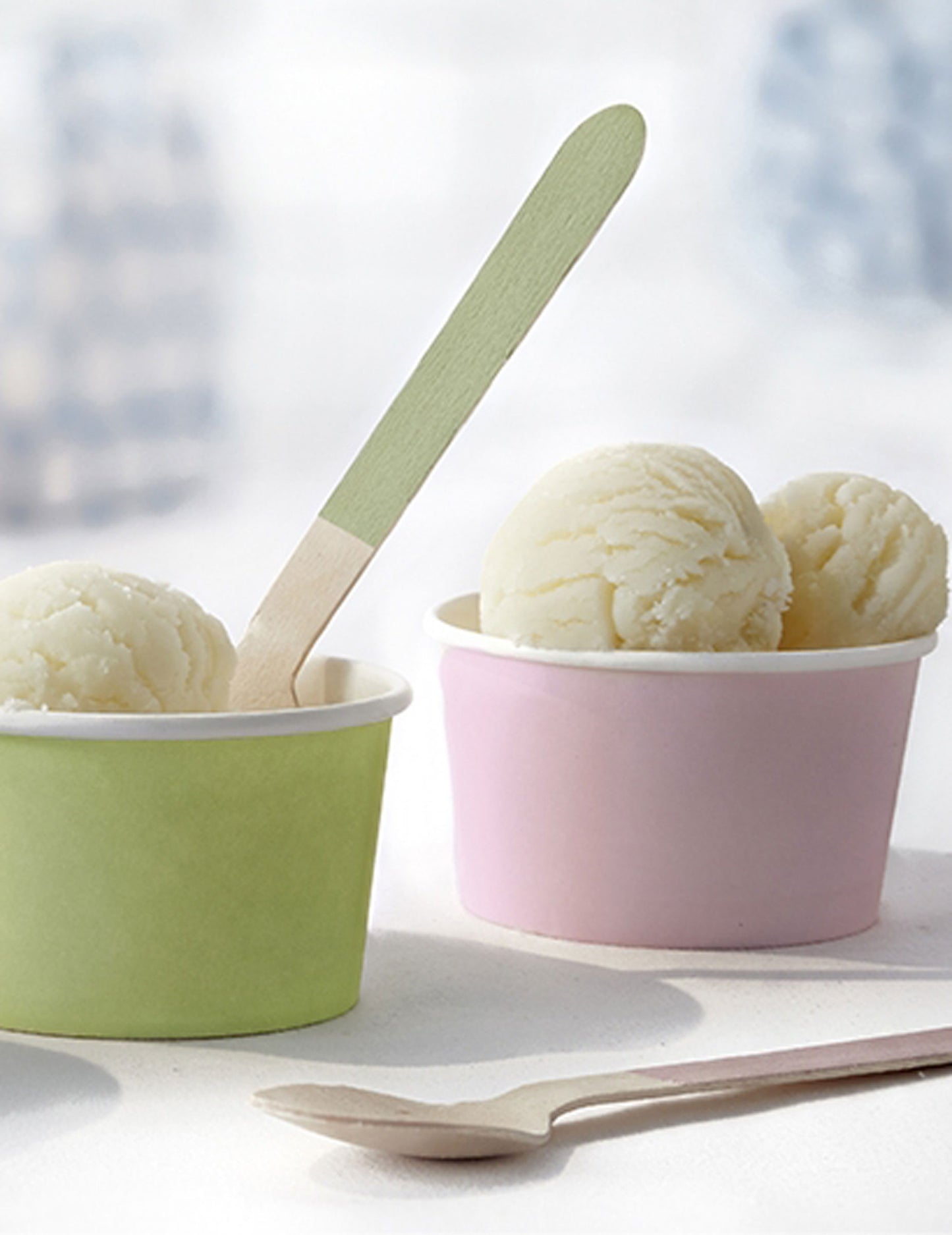 18 tacâmuri din lemn cu mâner de culoare pastelată 16 cm