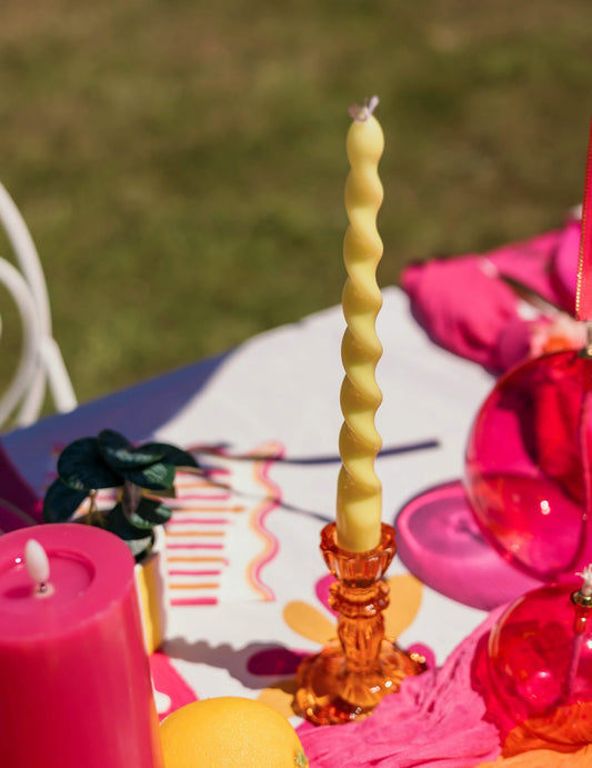2 lumânări tip candelă răsucite galbene 25 cm