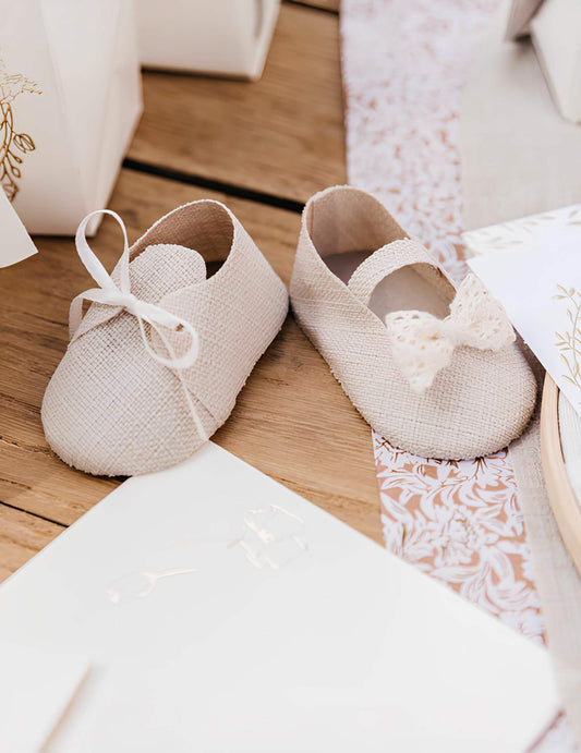 Détail des nœuds des contenants en forme de ballerine bébé