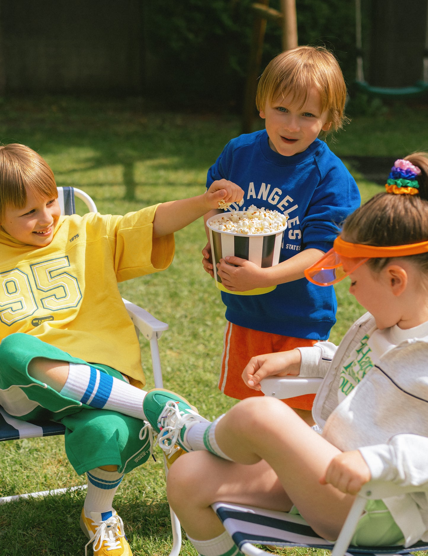 2 recipiente din carton cu dungi albe și negre pentru gustări 14 cm