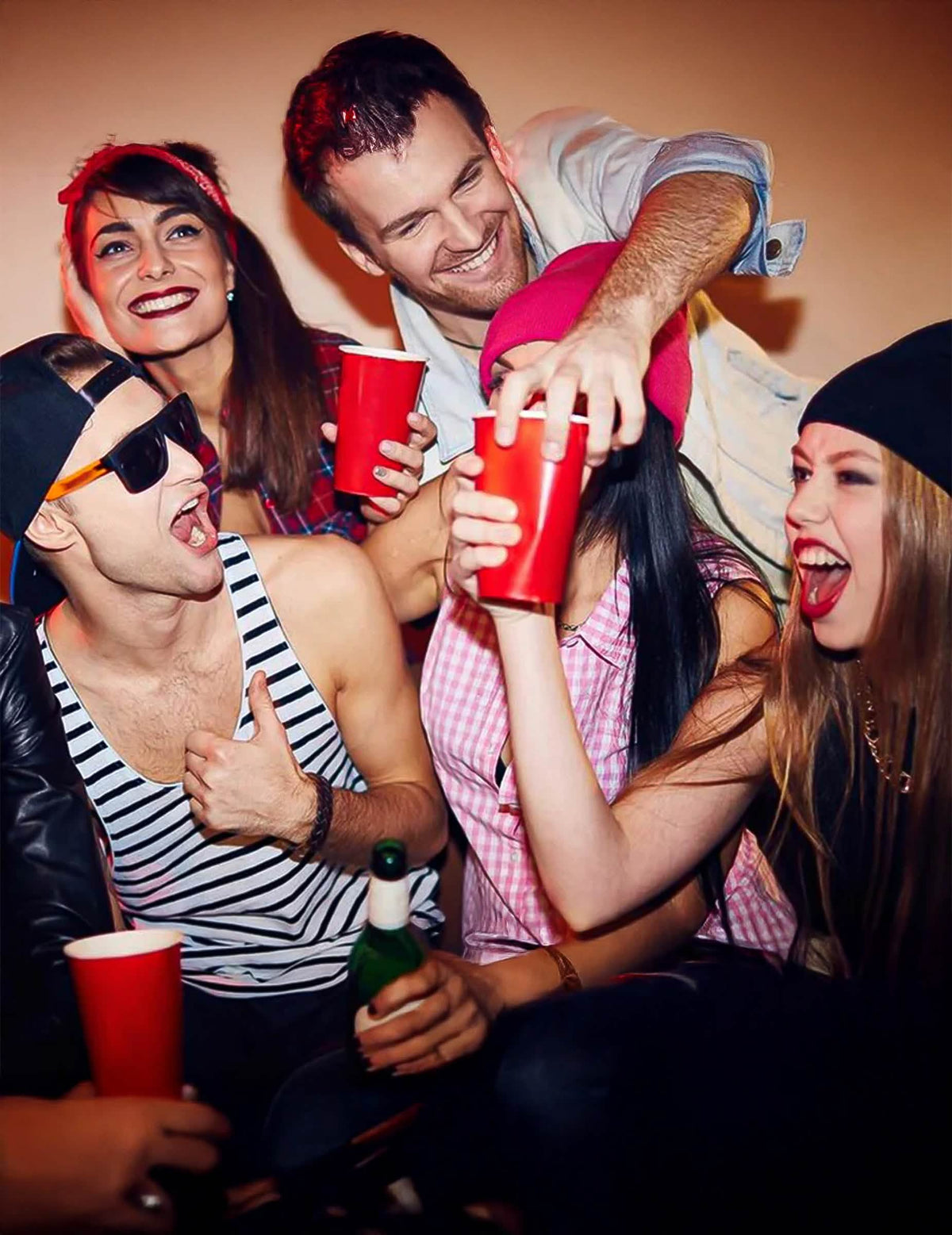 Punerea în scenă festivă a paharului american pentru petrecere