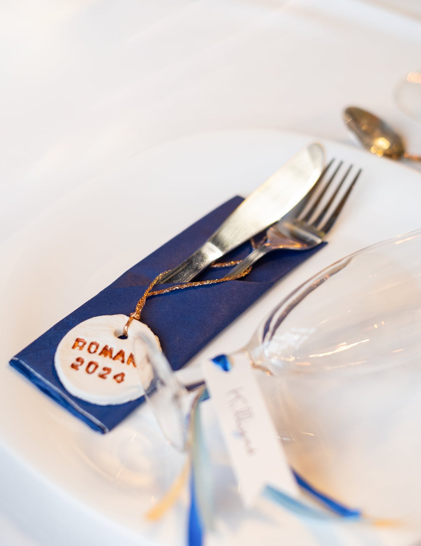 Détail du pliage pour couverts des serviettes en papier pour fête