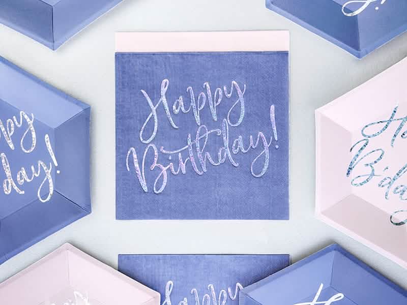 Punere în scenă a șervețelelor de hârtie irizate Happy Birthday pentru aniversare