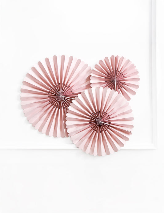 Vue d'ensemble des 3 rosaces décoratives en papier pour mariage