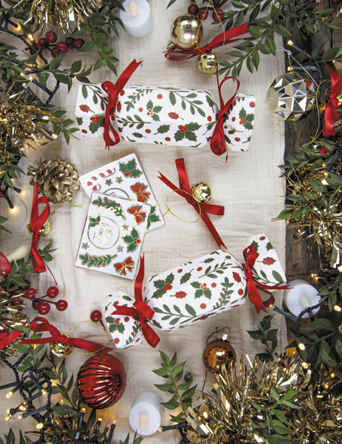 5 biscuiți mici festivi de Crăciun cu ilex