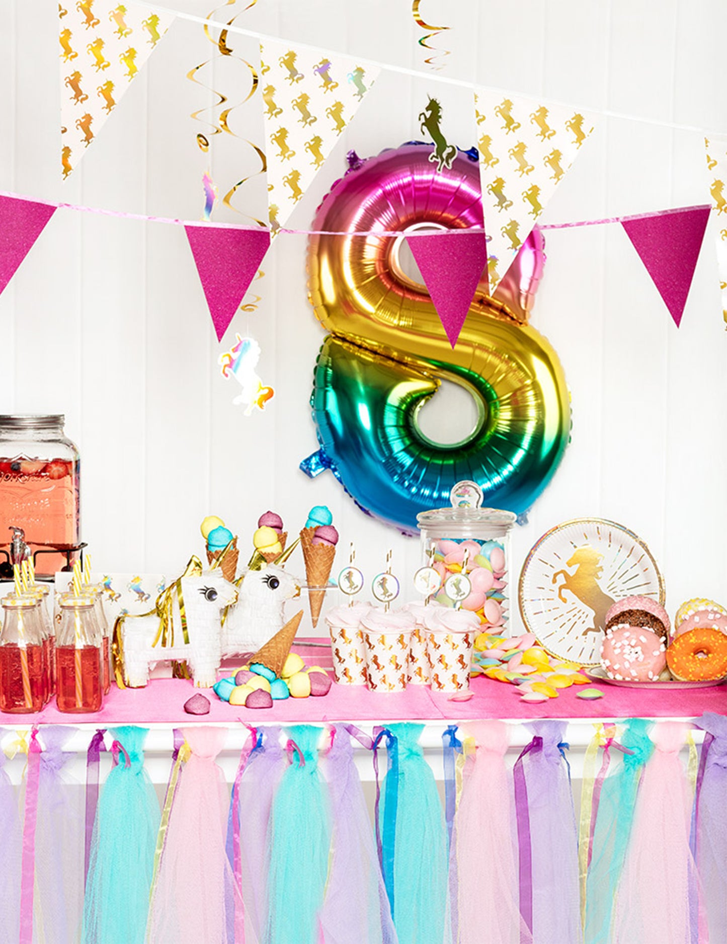 Mise en scène de buffet de fête des gobelets en carton Licorne Holo