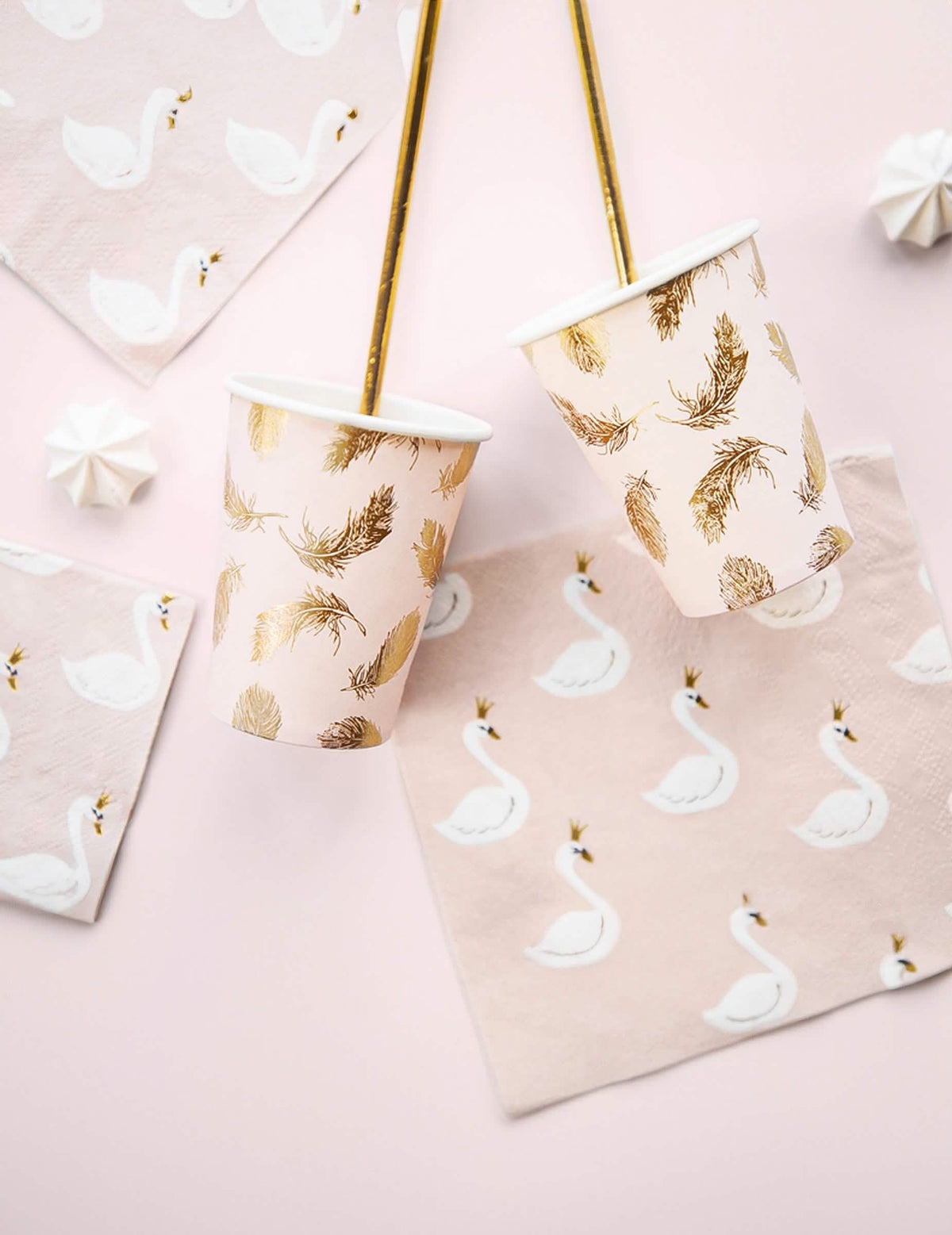 Decor cu șervețele, pahare din carton lovely swan roz și pene aurii