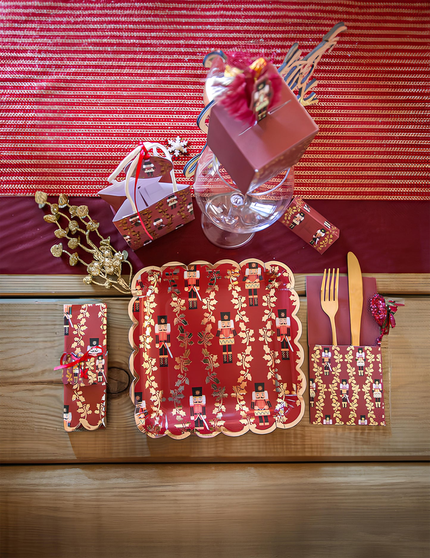 8 farfurii festive pentru spargătorul de nuci 23 cm pătrate roșii