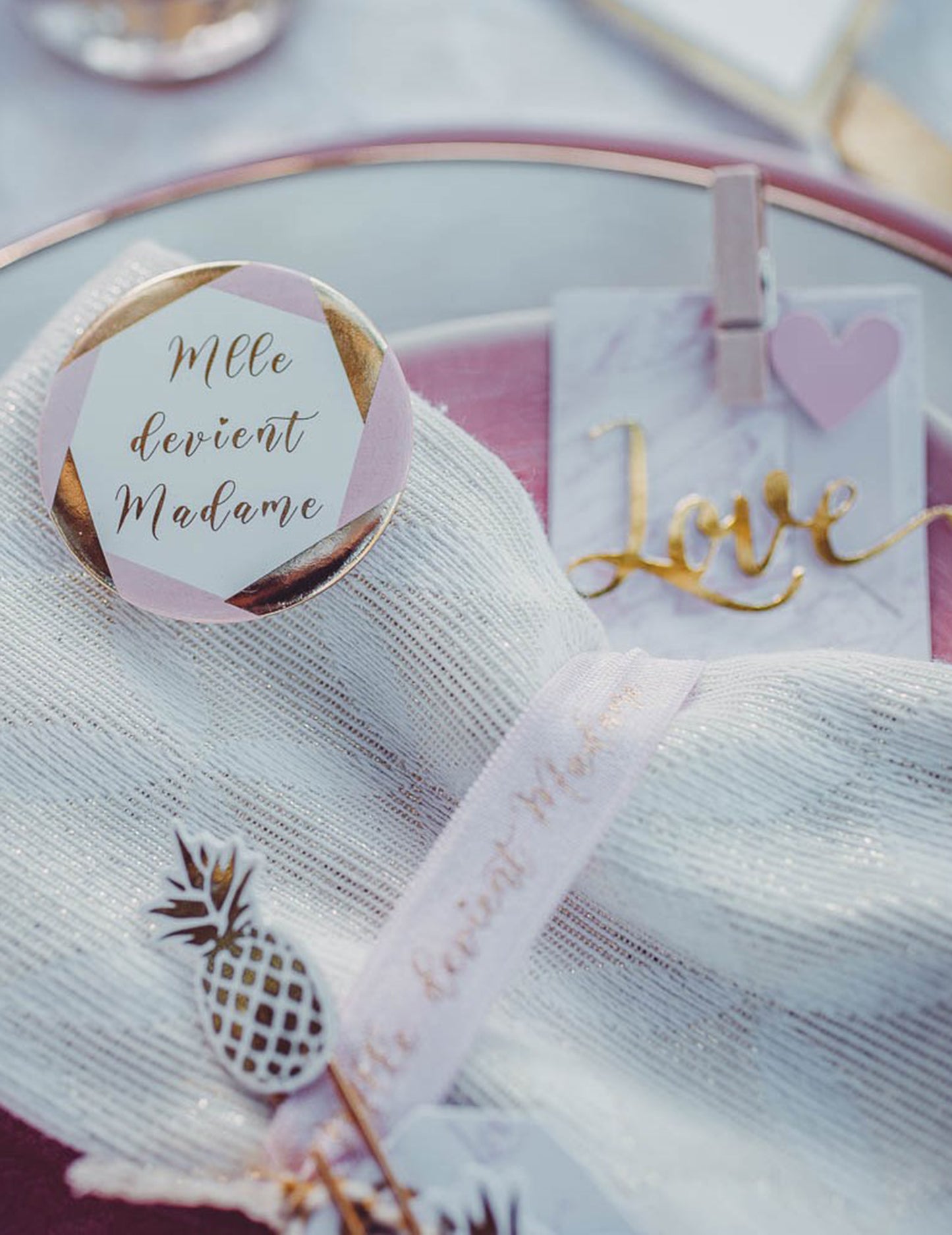 8 Insigne Miss devine Madame Pink and Gold Evjf 5 cm