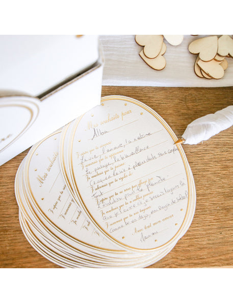 8 felicitări pentru baby shower în formă de medalion, albe și aurii