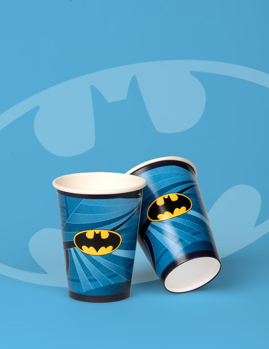 Détail du logo sur les gobelets en carton Batman