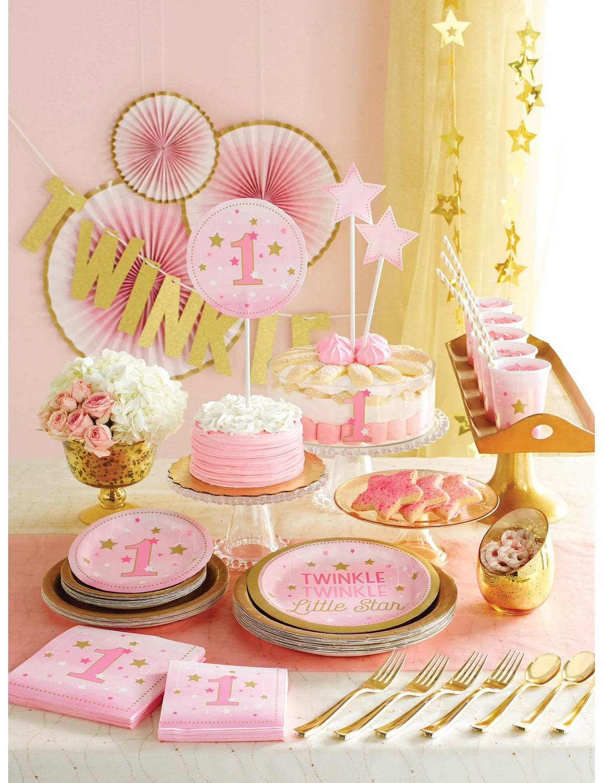 Decor pe masa de aniversare cu pahare din carton One Little Star