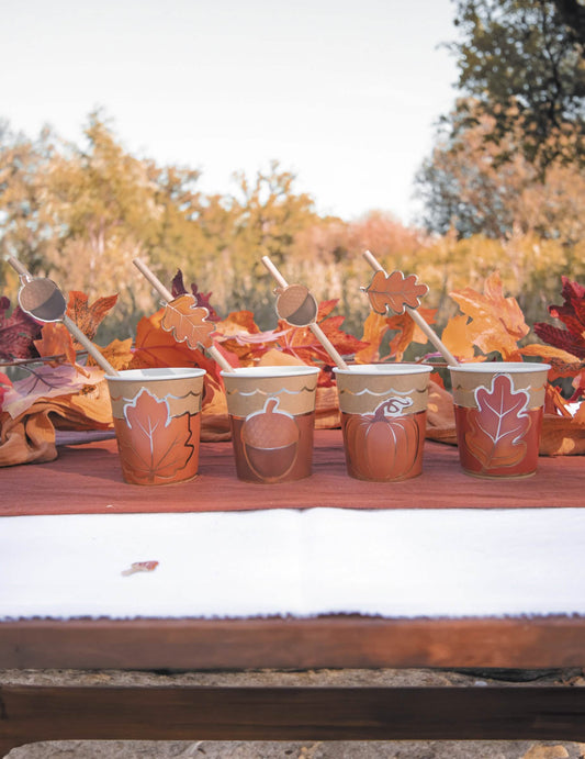 Habillages à gobelets automne et Halloween pour fête orange et marron avec motifs de feuilles et citrouilles