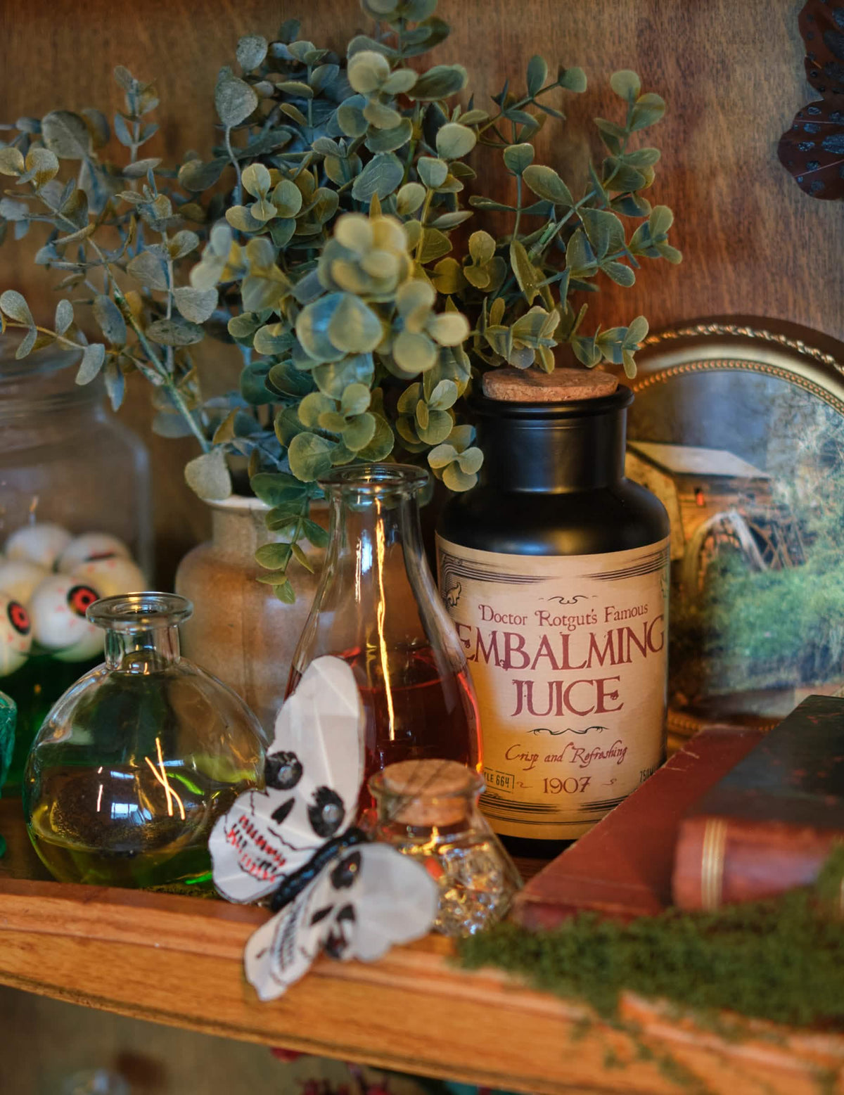 Prim-plan pe eticheta Embalming Juice de 8 stickere pentru sticlă halloween