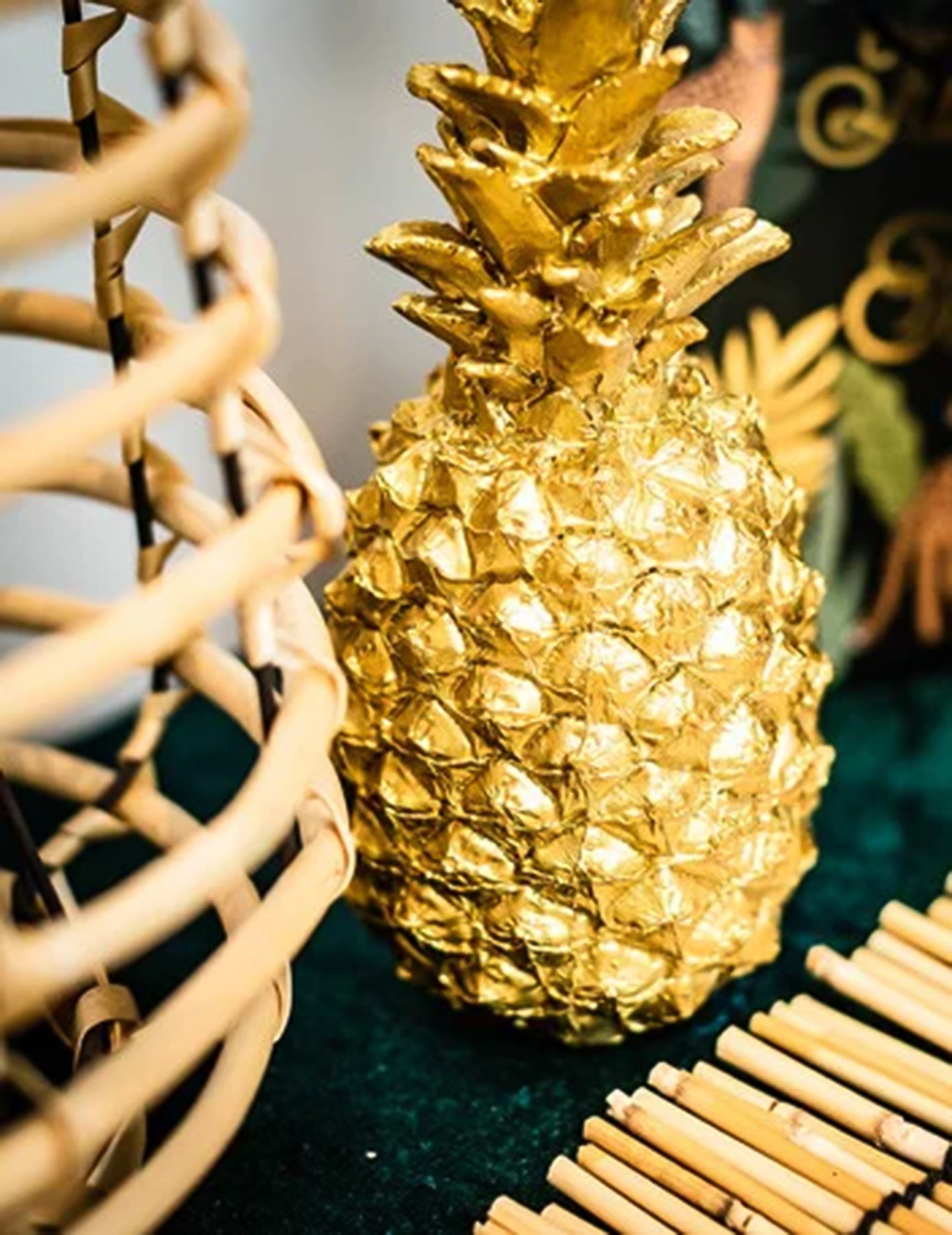 Ananas decorativ în rășină de aur 18 cm
