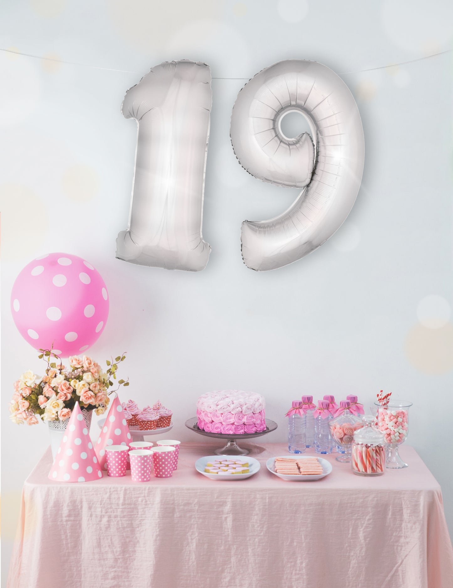 Mise en situation pour anniversaire du ballon aluminium chiffre pour fête argenté