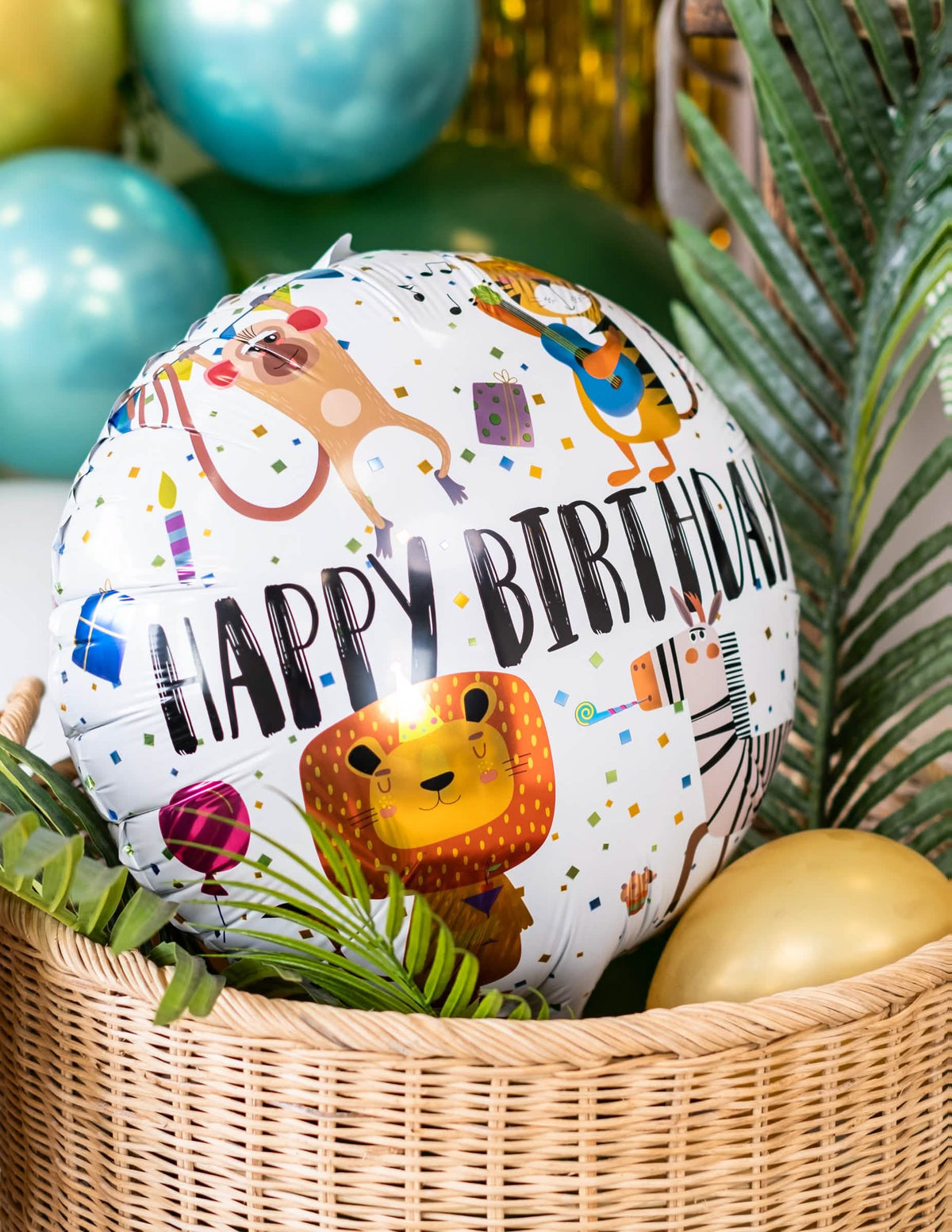 Prim-plan pe ilustrațiile balonului din folie Happy Birthday animale