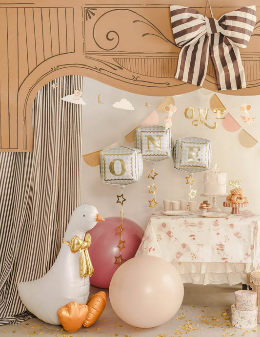 Mise en situation dans une décoration d'anniversaire du ballon aluminium oie