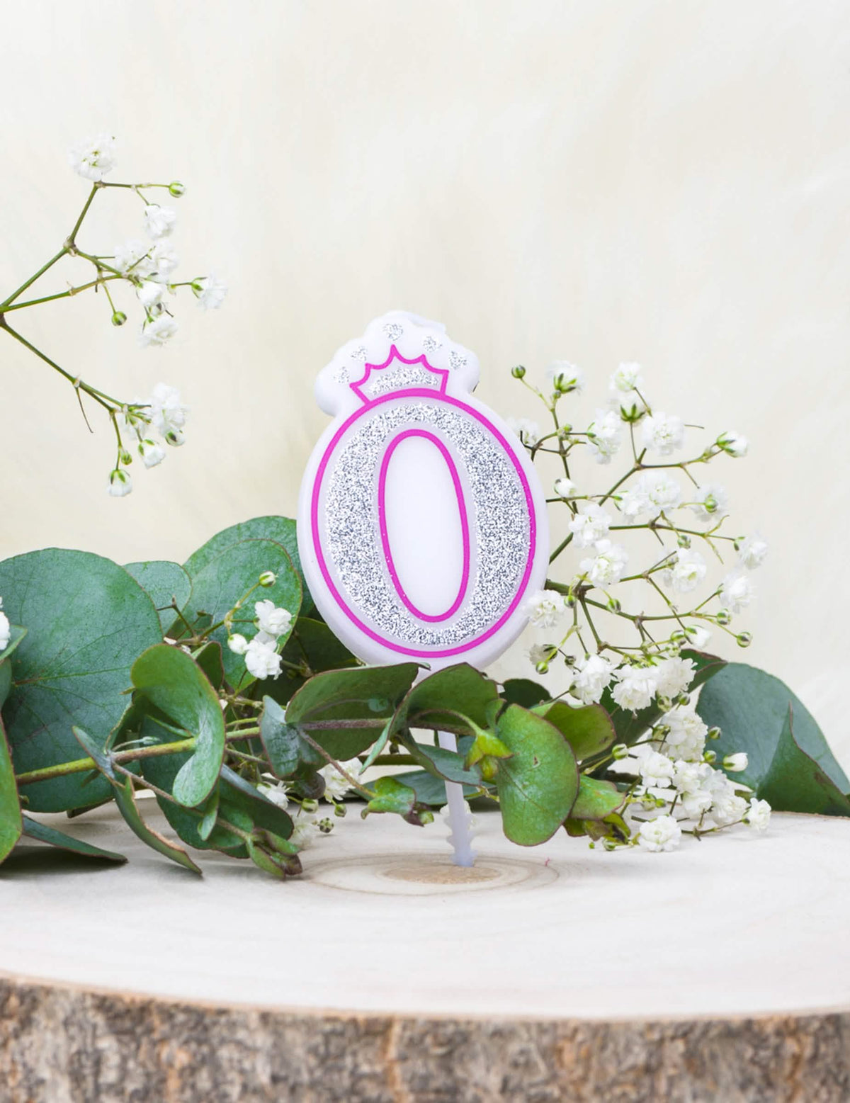 Punere în scenă decorativă a lumânării de aniversare cifrul 0 prințesă