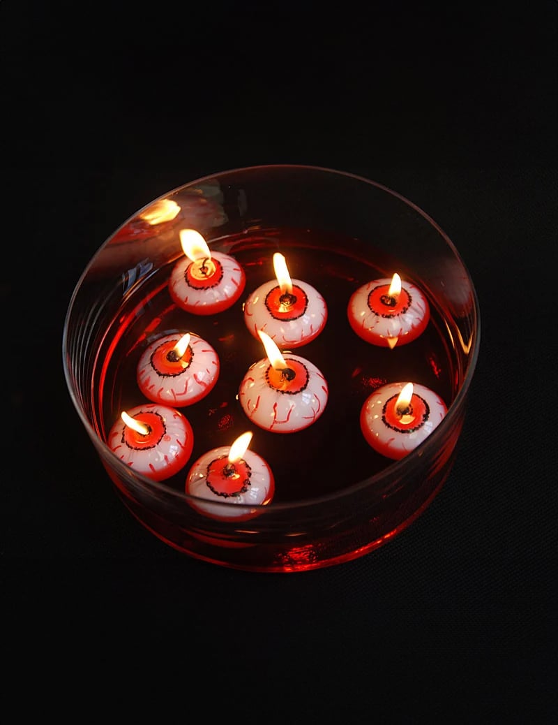 Vue d'ensemble de plusieurs exemplaires de la bougie flottante oeil ensanglanté pour Halloween
