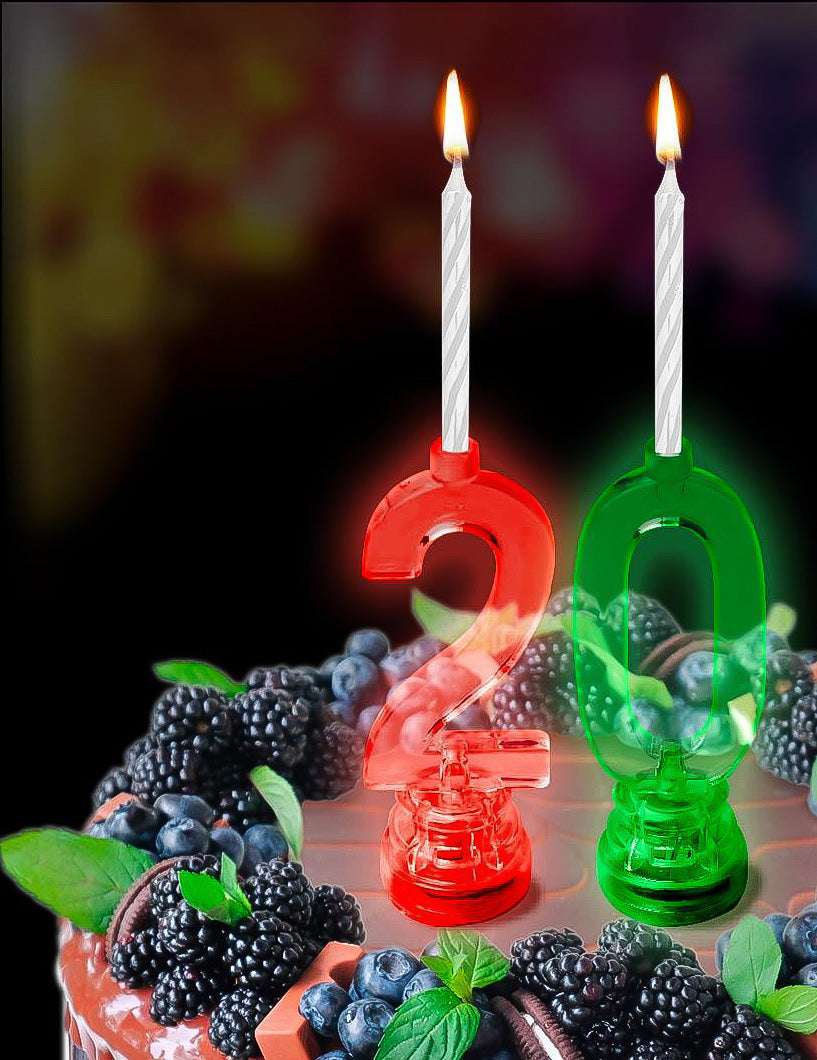 Mise en situation sur un gâteau de la bougie lumineuse LED chiffre 2 pour anniversaire