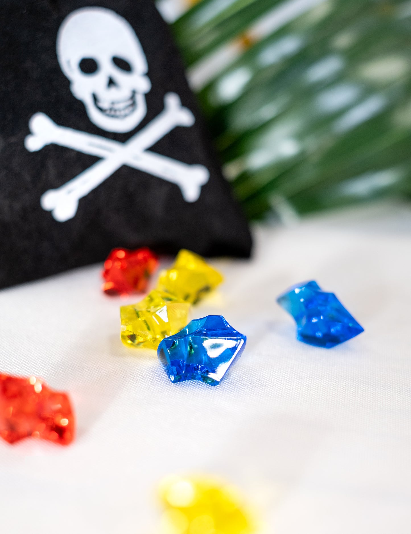 Bursa pirat cu pietre false prețioase