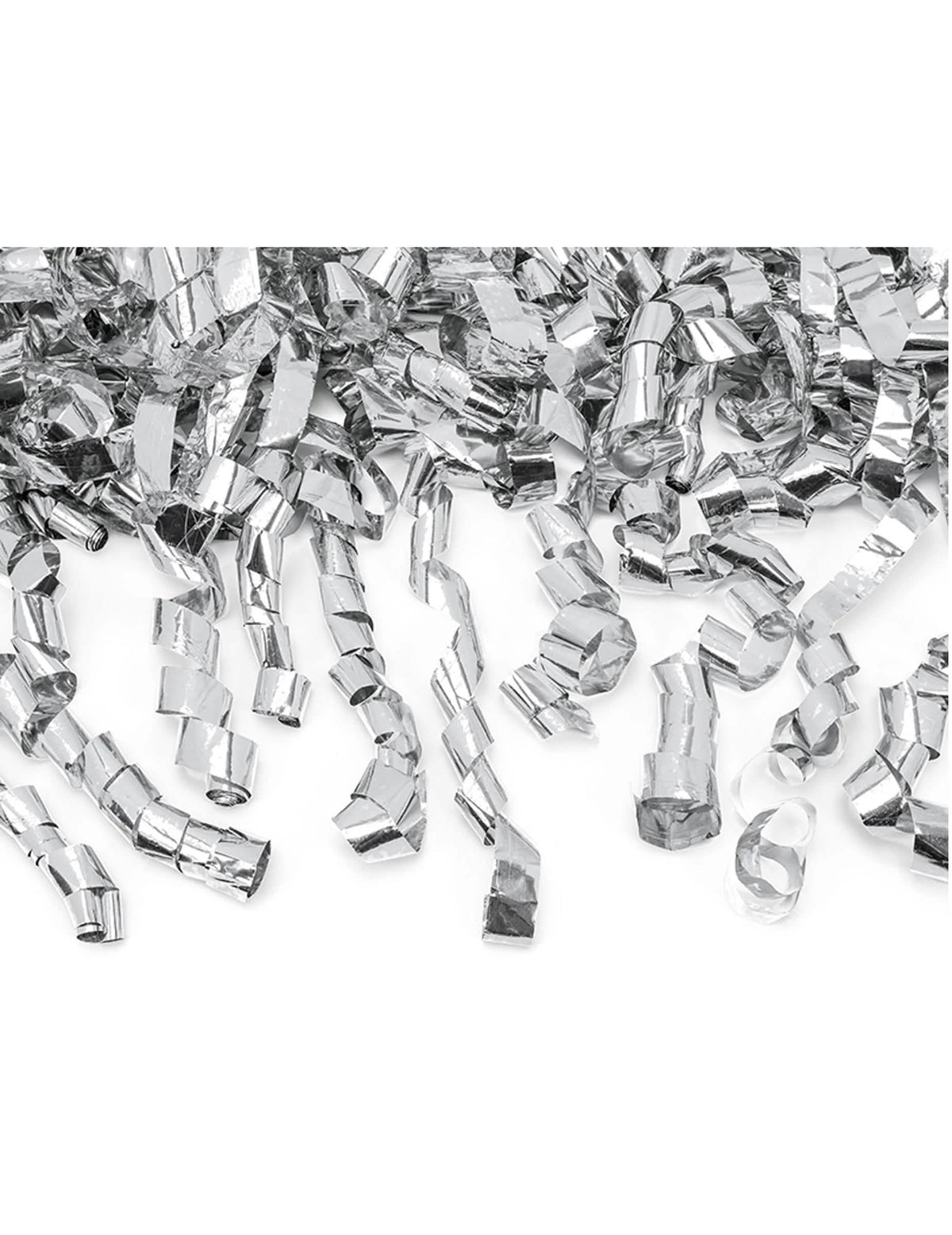 Detaliu al serpentinelor argintii ale tunului cu confetti serpentine pentru petrecere