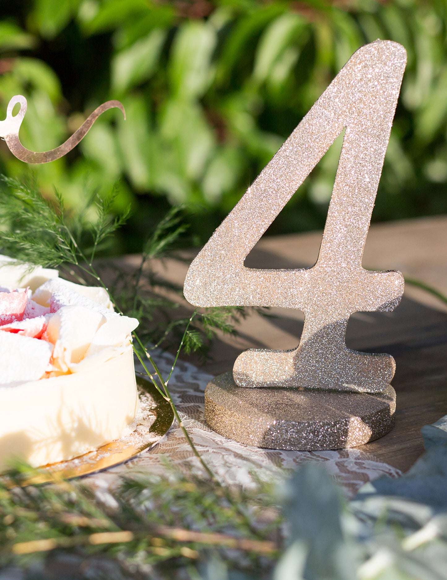 Centrul de masă Figura 4 Șampanie din lemn strălucitoare 20 cm