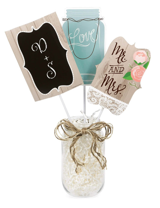 Mise en situation du 3 pics centre de table Mr et Mrs ardoise personnalisables