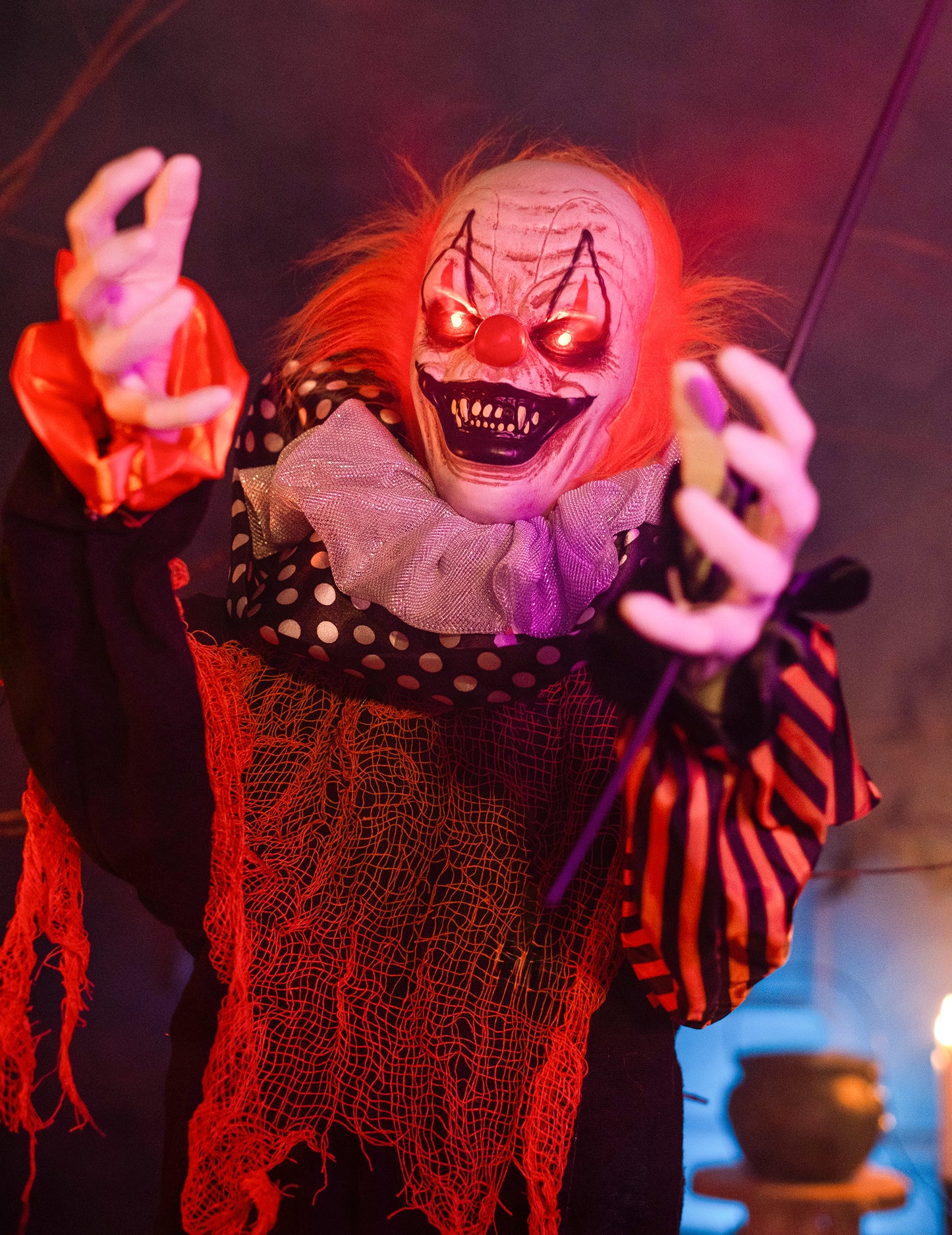 Animat Evil Clown pe jos - 166 cm