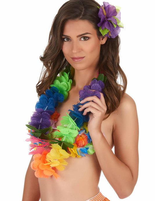Détail porté du collier Hawaï à grosses fleurs multicolores