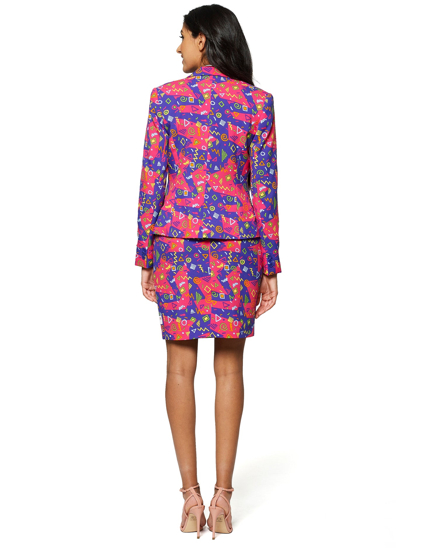 Costum doamna. Simbolul colorat femeie opusă