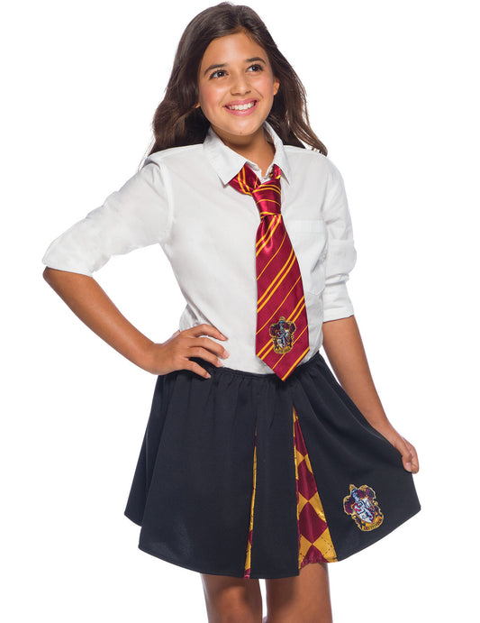 Cravate portée avec un uniforme de la Cravate Gryffondor Harry Potter™