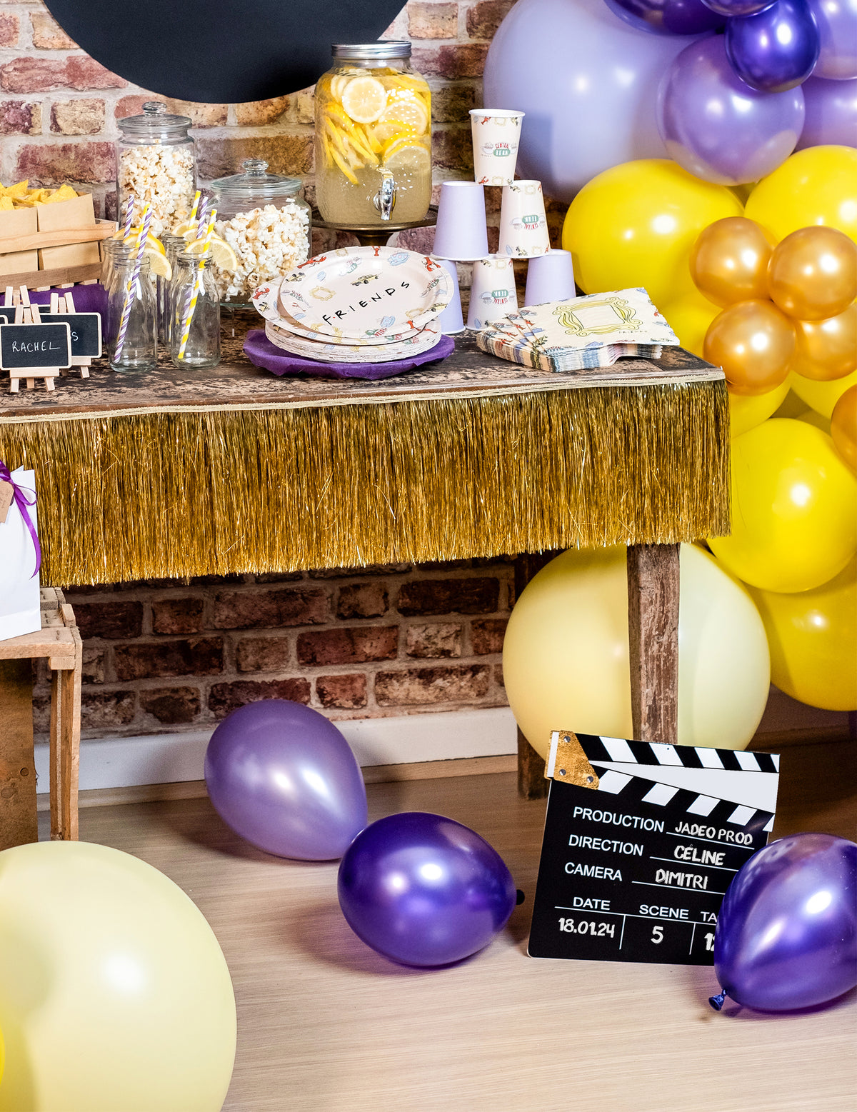 Decor în scenă cu clapă de cinema alb și negru din carton personalizabilă
