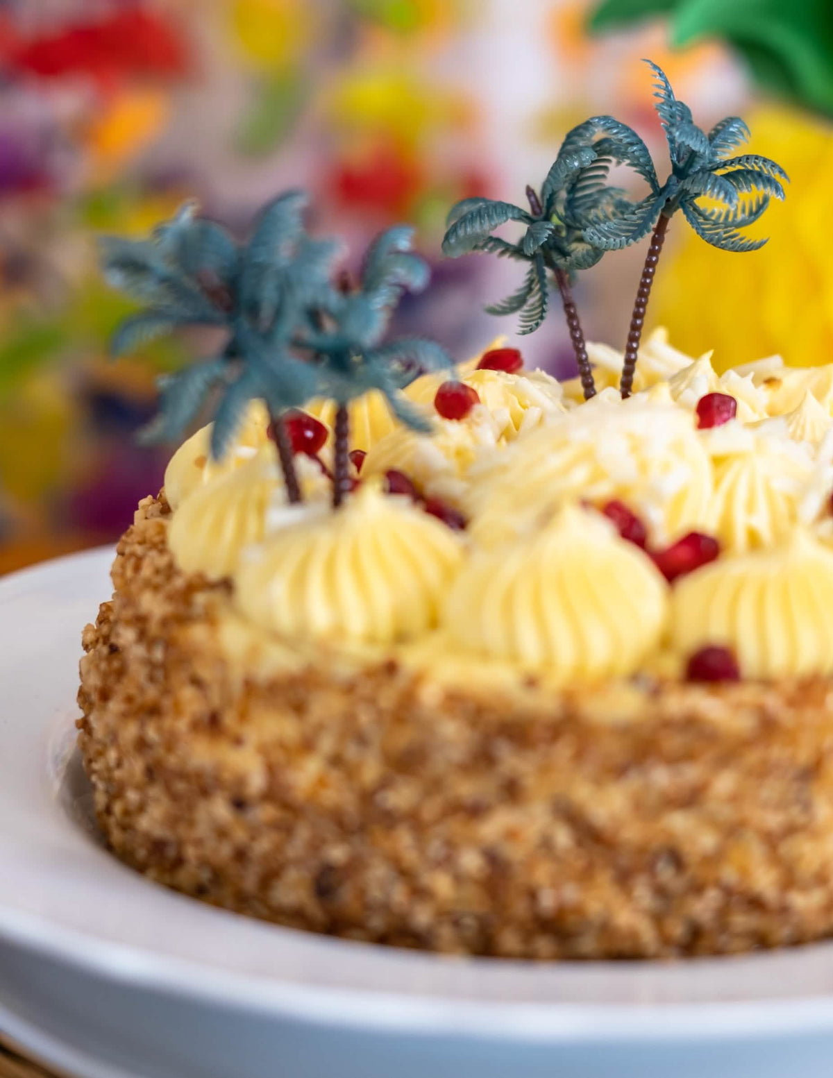 Prim-plan al prezentării pe un tort a decorului de tort palmier