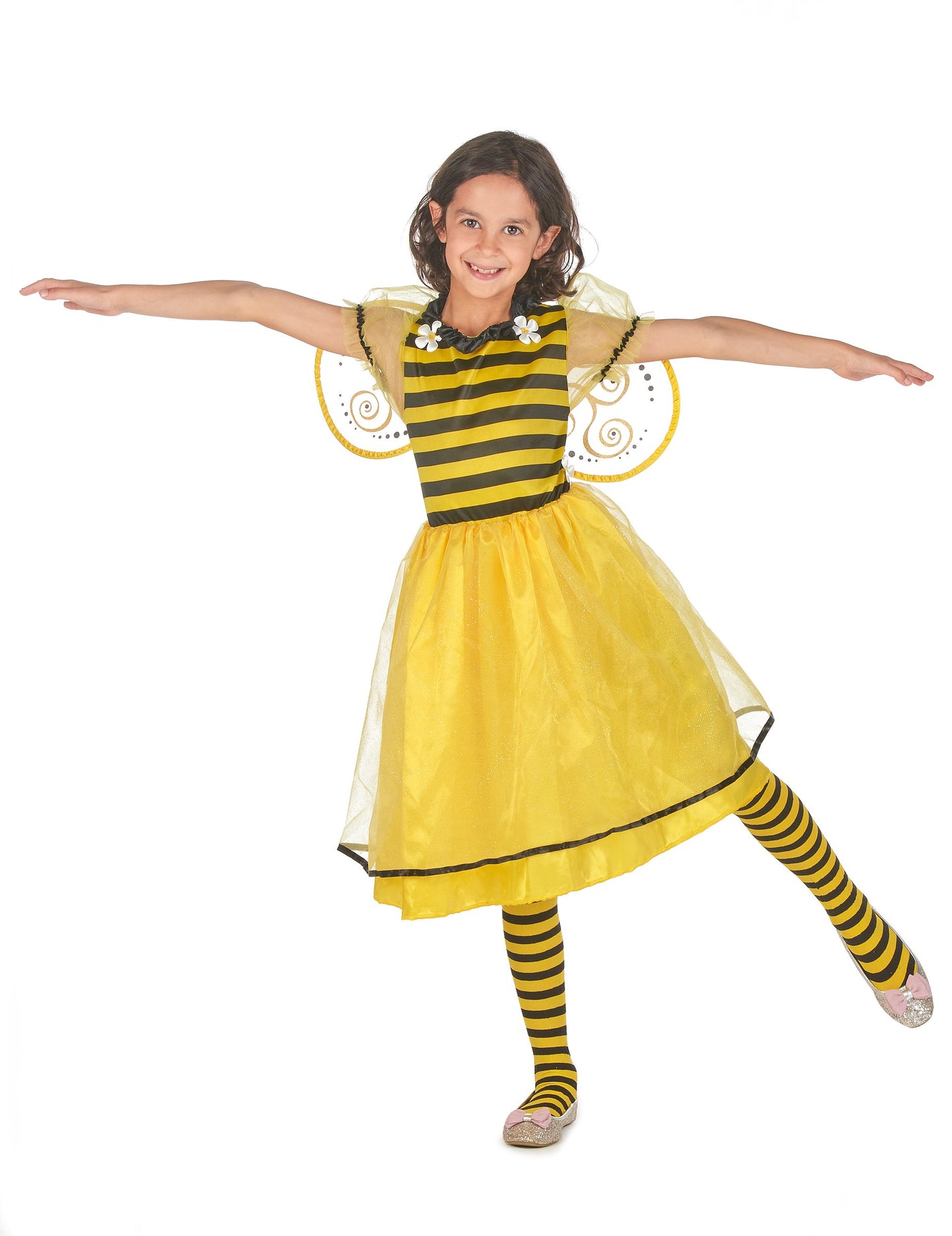 Tutu Bee deghizează cu aripi de fete