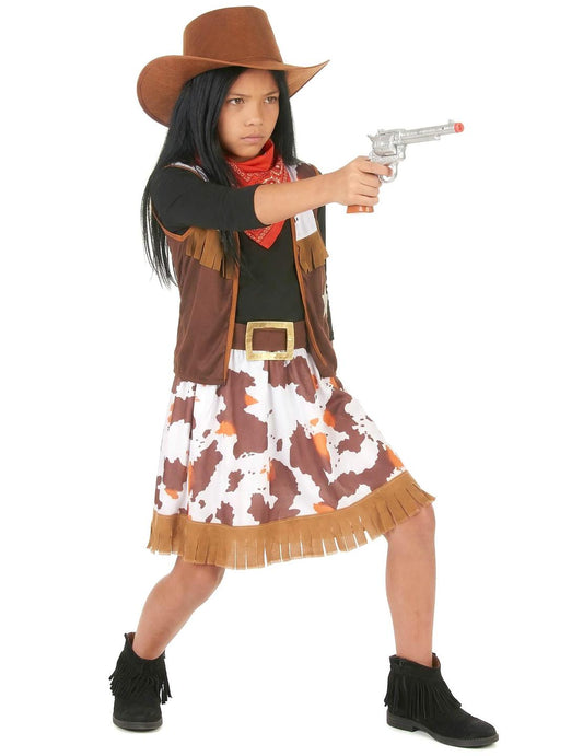 Vedere din profil cu pistolul costumului de cowboy din vestul sălbatic