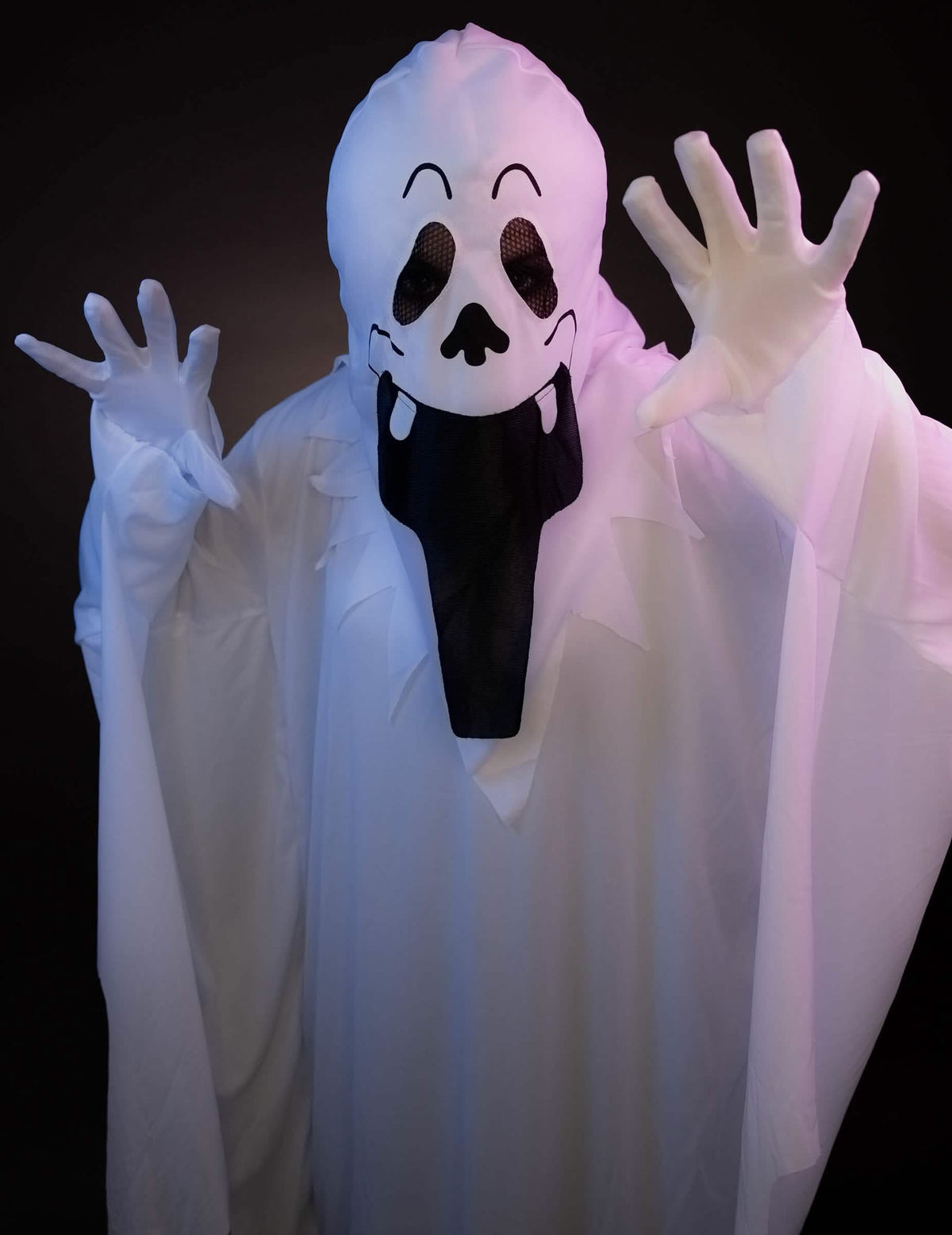 Prim-plan asupra măștii costumului de fantomă halloween