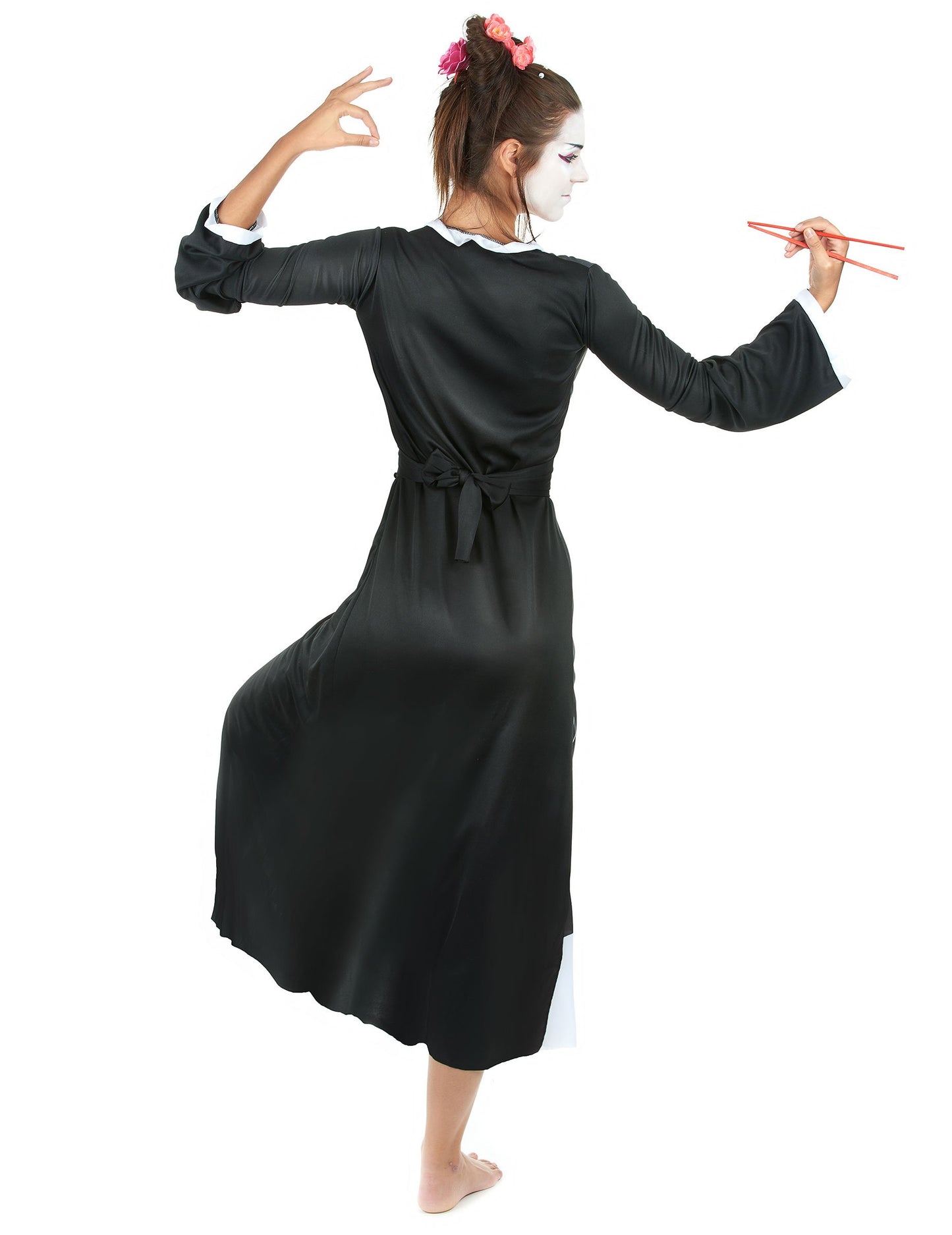 Vedere din spate a costumului de geisha pentru femei