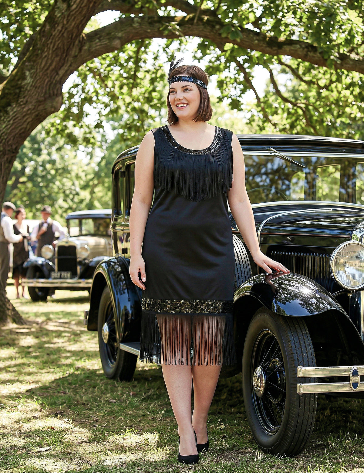 Punere în scenă cu mașină veche a costumului rochie charleston