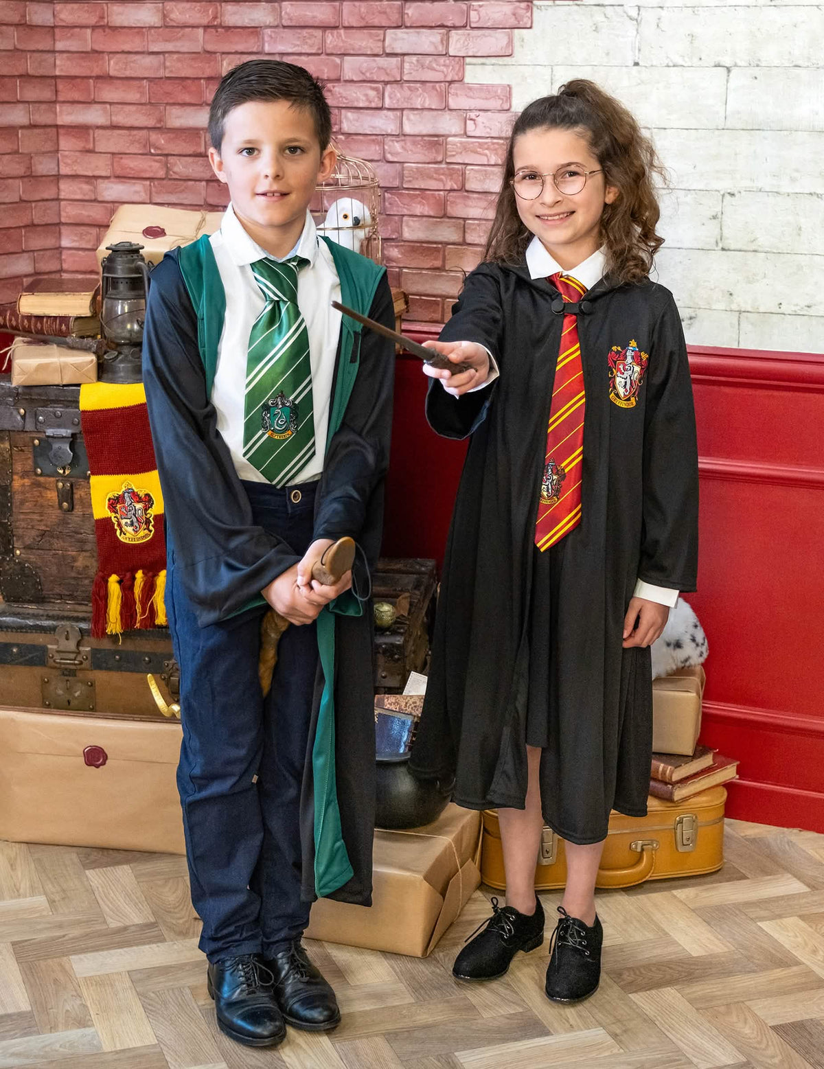 Punere în scenă în duo a costumului lux rochie de vrăjitor Gryffondor Harry Potter