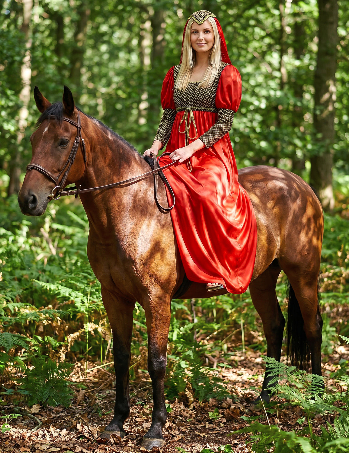 Femeie de deghizare medievală roșie
