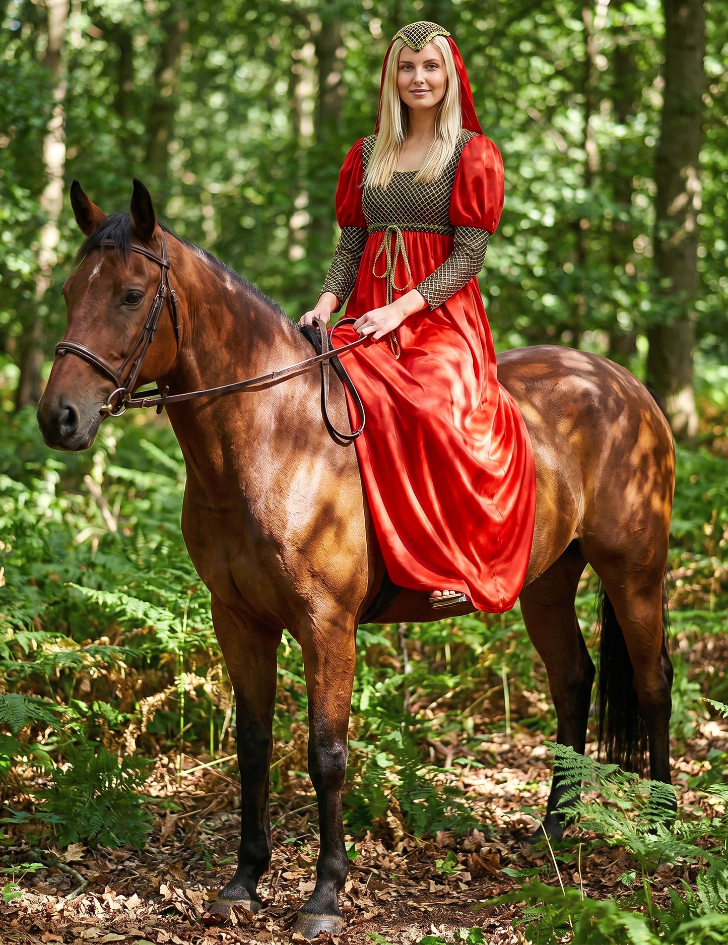 Femeie de deghizare medievală roșie